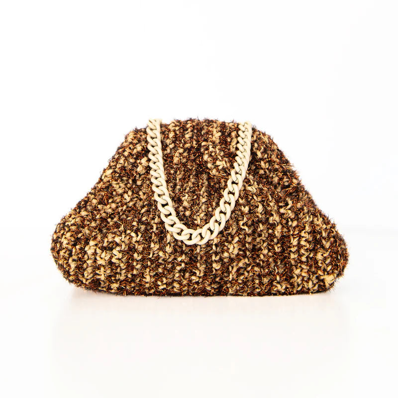 Small women's clutch in raffia