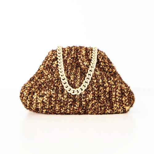 Small women's clutch in raffia